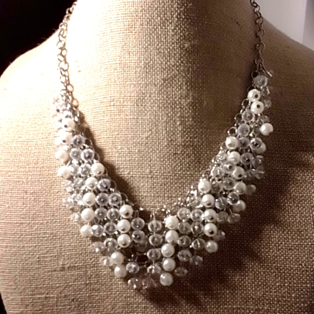 Faux Crystal and faux Pearl Necklace - Picture 2 of 4